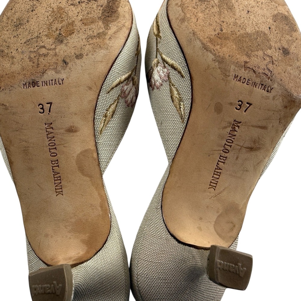 VERY RARE Manolo Blahnik Beige Embroidered Floral Mules - Picture 13 of 13